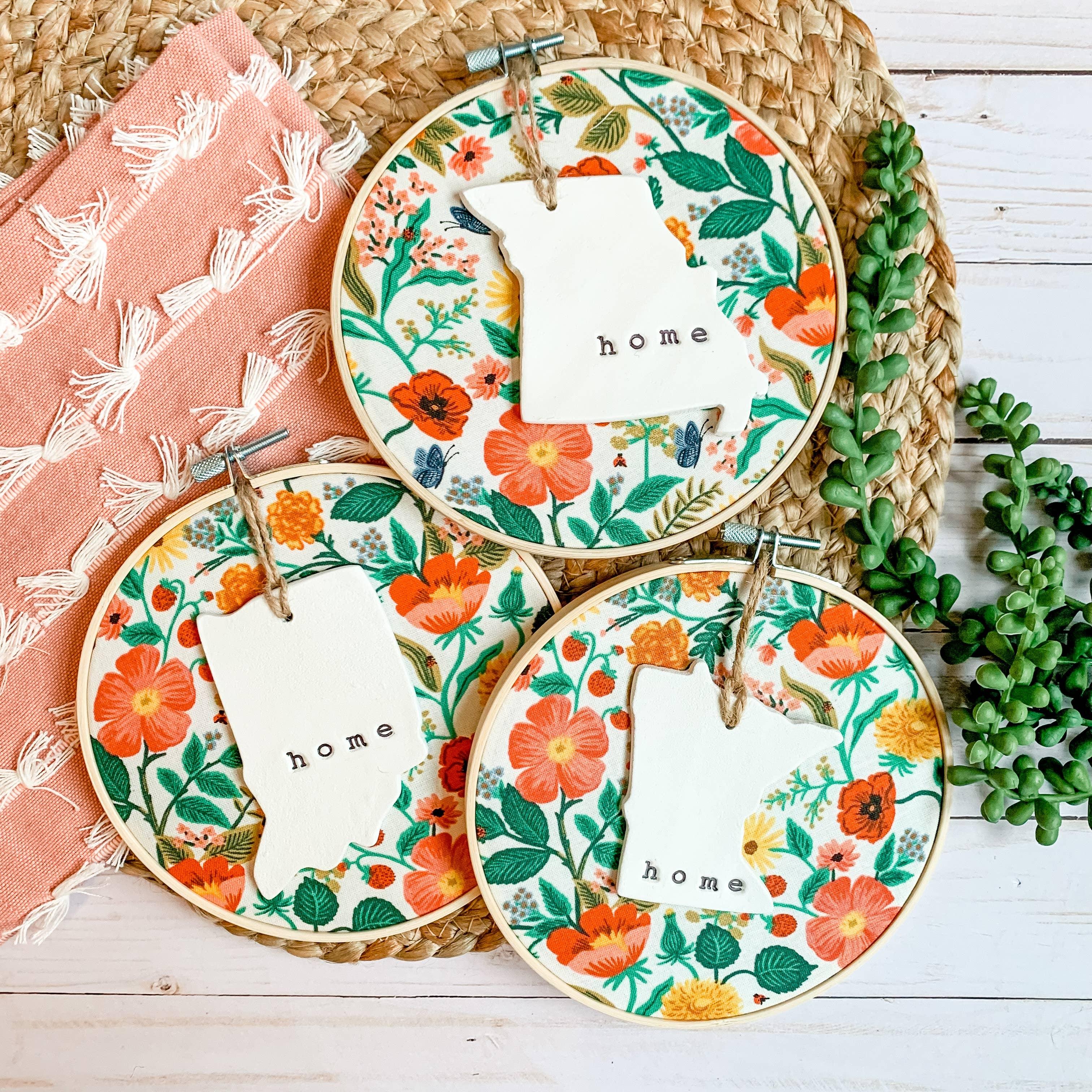 Hoop w/ Rifle Paper Cream Poppy Fabric + State Ornament: Kentucky - Signastyle Boutique