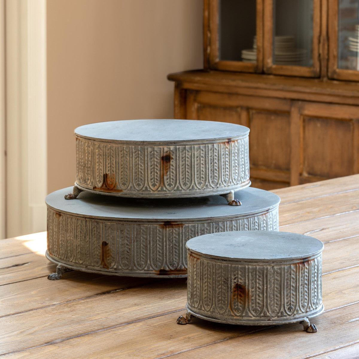 Vintage-Style Round Tinwork Display Platforms, Set of 3 - Signastyle Boutique