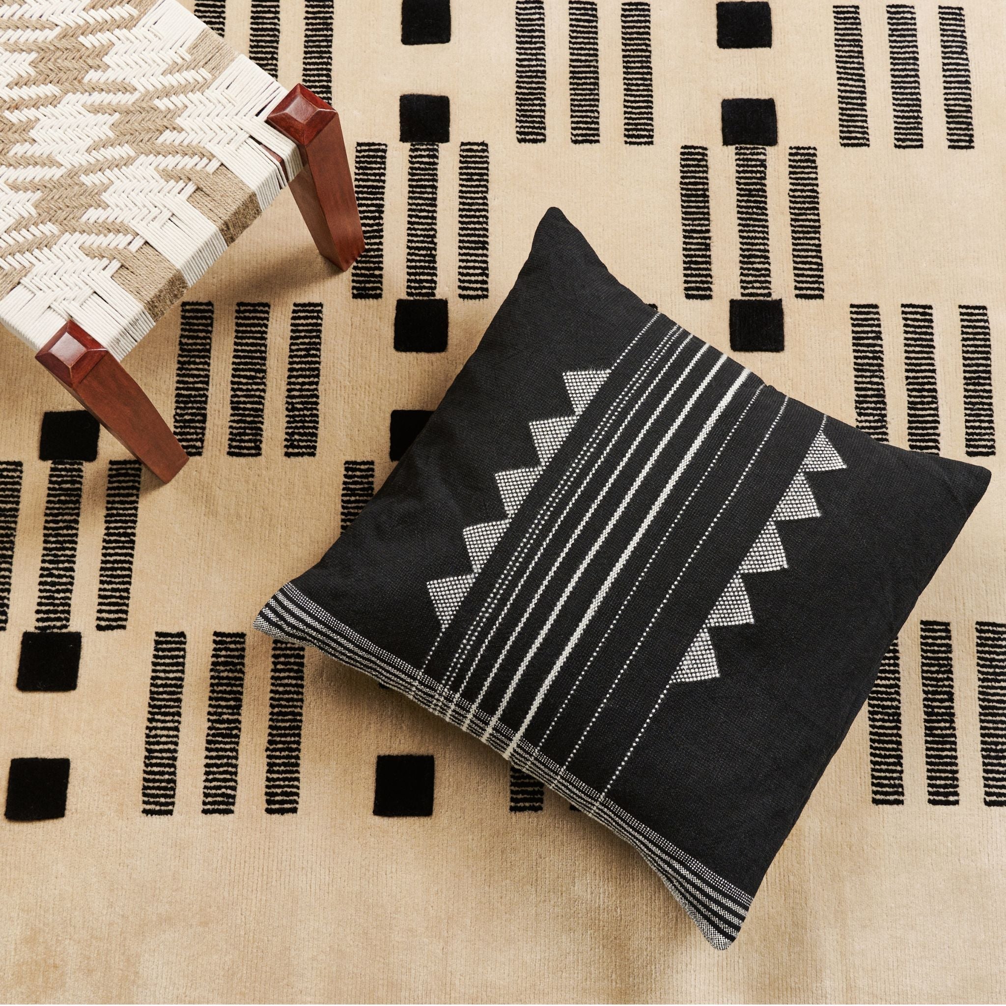 Kora Black Large Handloom Artisanal Pillow - Thumbnail 3