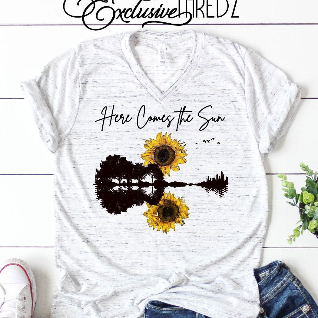Here comes the sun Vneck - Signastyle Boutique