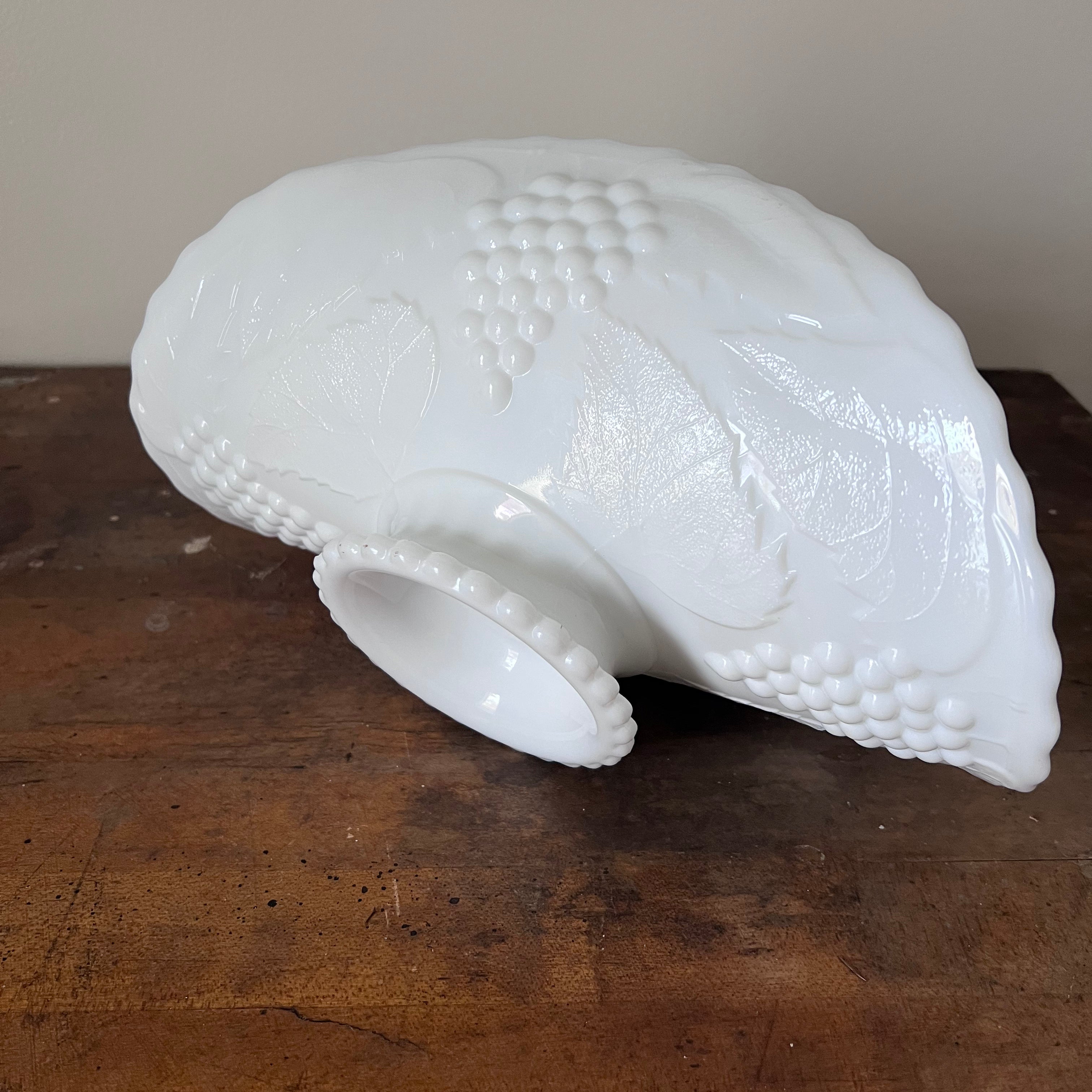 Vintage L.E. Smith Milk Glass Low Footed Banana Boat - Signastyle Boutique